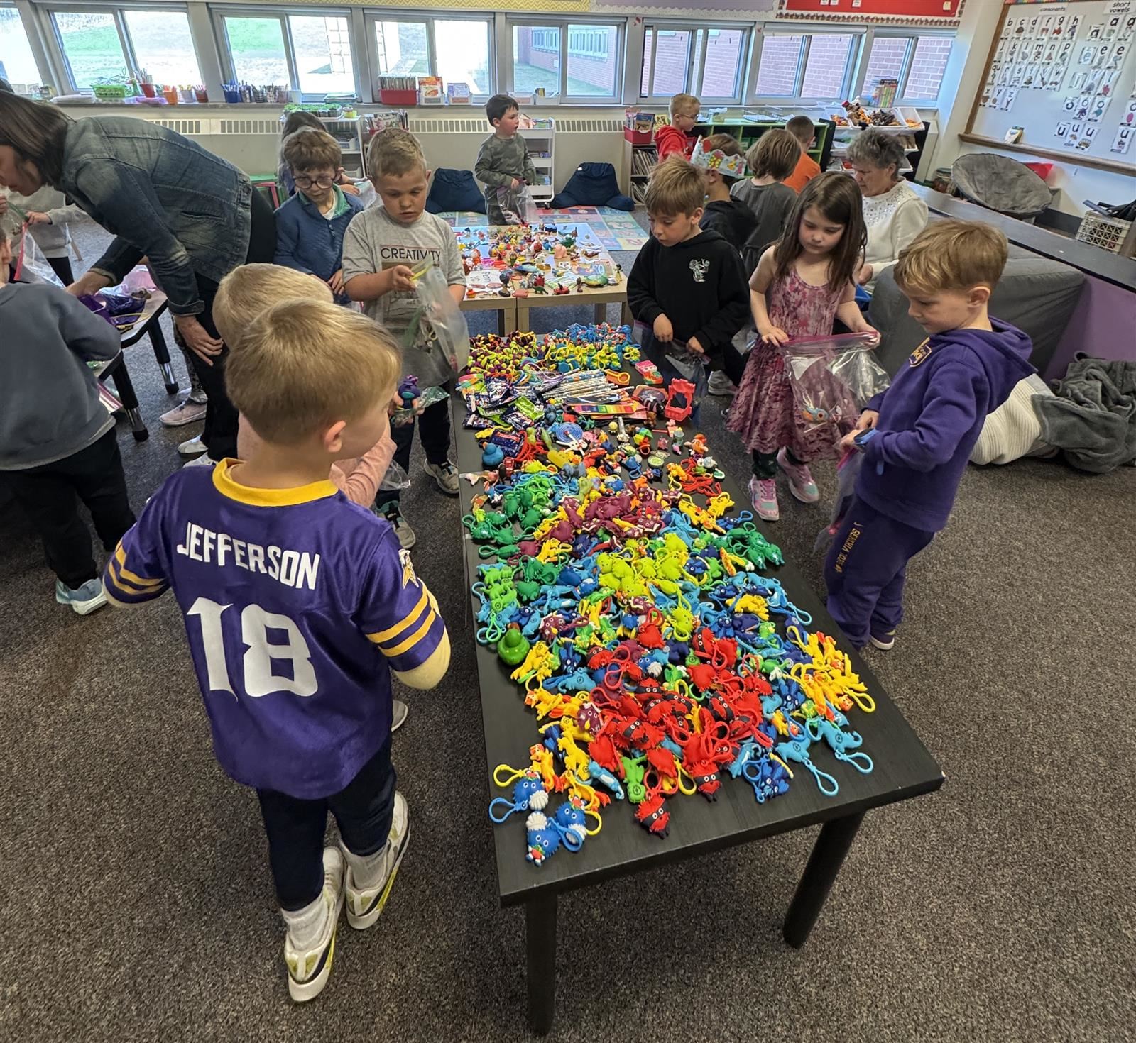  Kindergarten Flea Market Teaches Students About Real Coins